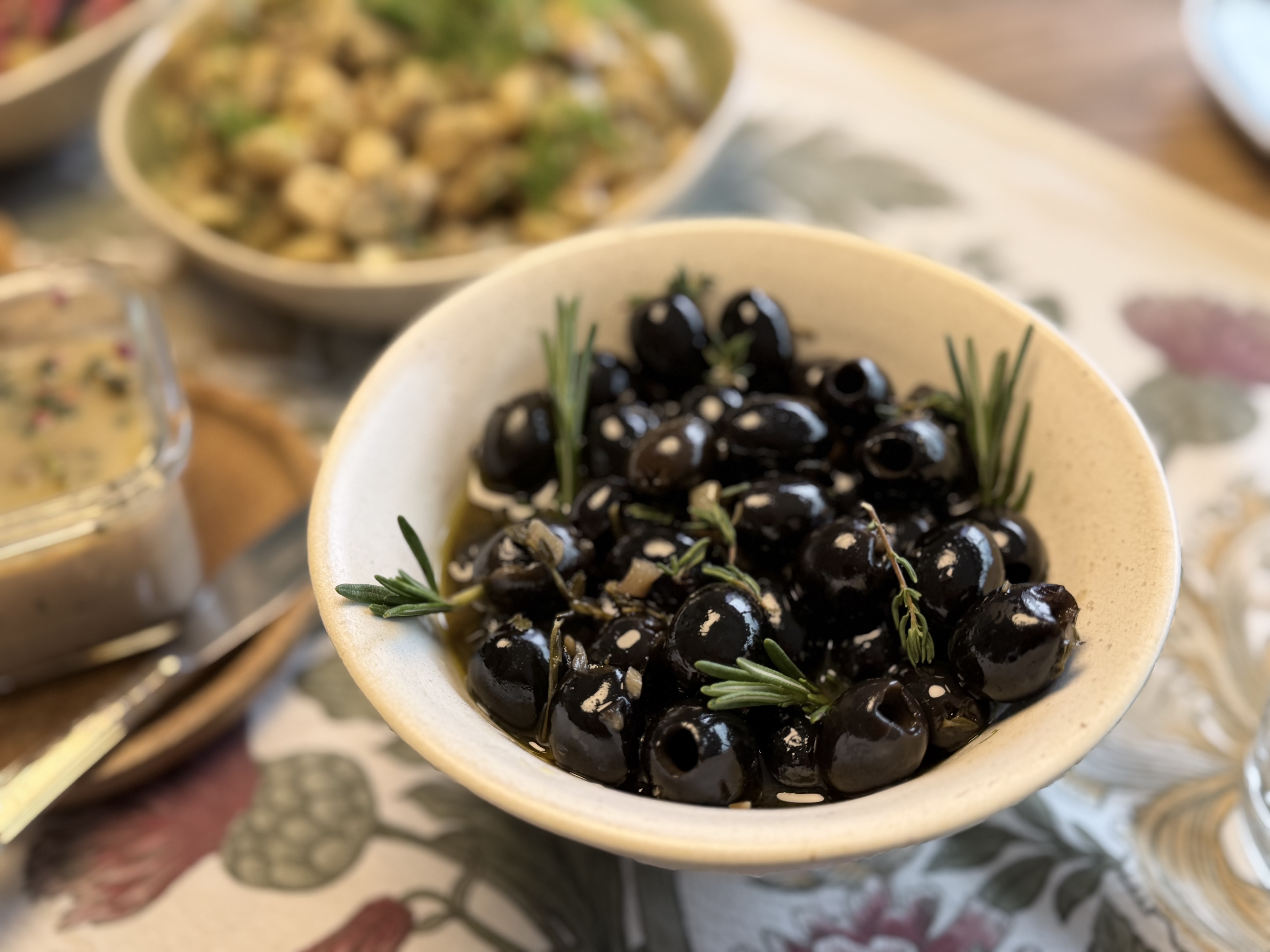 Klasika – alyvuogės medaus ir česnakų marinate