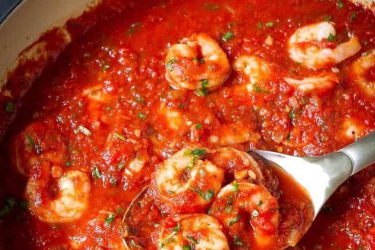 Krevetės pomidorų padaže
