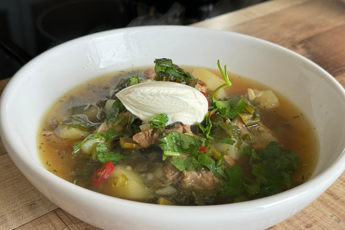 Šviežių burokėlių lapų – lambelių sriuba, receptas