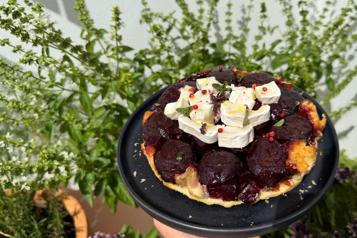 Burokėlių tarte tatin – apverstas burokėlių pyragas